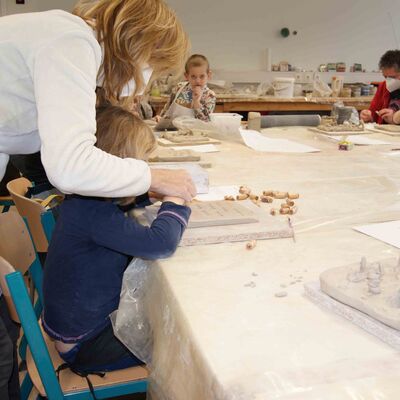 Bild vergrößern: Keramik Kastanienschule