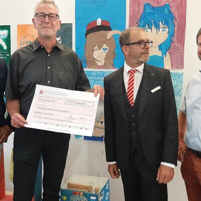 Bild vergr&ouml;&szlig;ern: Scheck&uuml;bergabe 2023-06