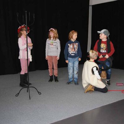 Bild vergrößern: Theaterprobe Montessori 11_2022