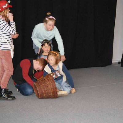 Bild vergrößern: Theaterprobe Montessori 11_2022