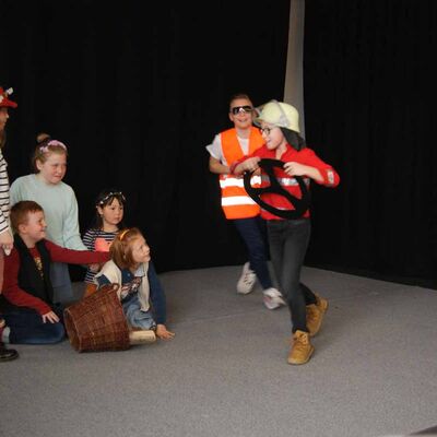 Bild vergrößern: Theaterprobe Montessori 11_2022
