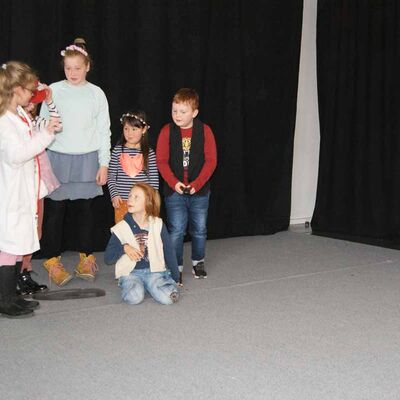 Bild vergrößern: Theaterprobe Montessori 11_2022