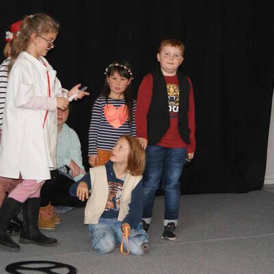 Bild vergrößern: Theaterprobe Montessori 11_2022