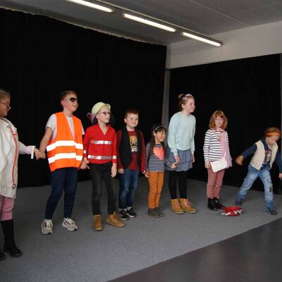 Bild vergrößern: Theaterprobe Montessori 11_2022