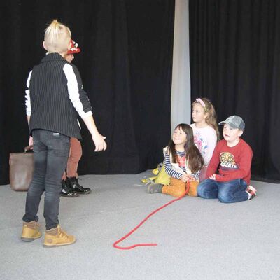 Bild vergrößern: Theaterprobe Montessori 11_2022