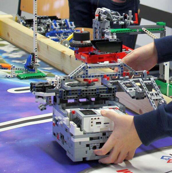 Bild vergr&ouml;&szlig;ern: Lego Th&auml;der