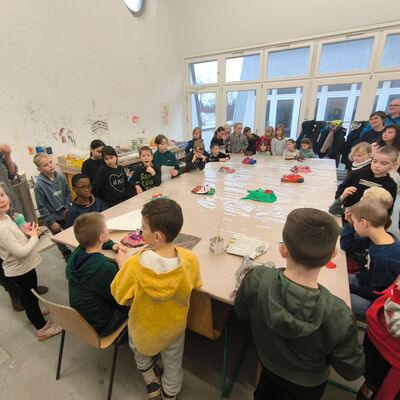Bild vergrößern: 2024-12 GS Luisenschule Präsentation Plastik (7)
