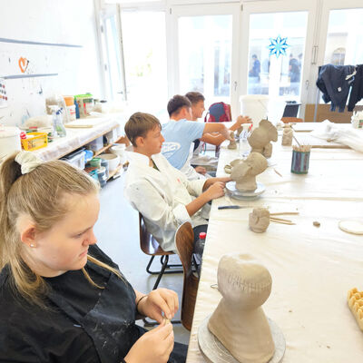 Bild vergr&ouml;&szlig;ern: 2025-09 Sek ASchweitzer Plastik (3)