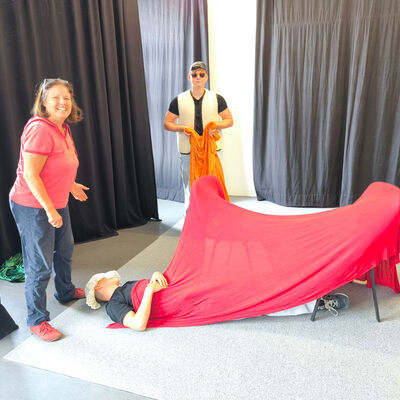 Bild vergr&ouml;&szlig;ern: 2025-09 Sek ASchweitzer Theater (1)