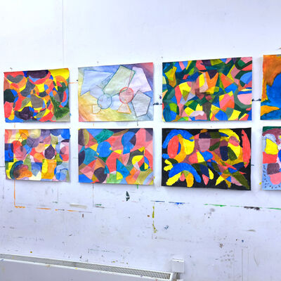 Bild vergr&ouml;&szlig;ern: 2025-09 Sek ASchweitzer Pr&auml;sentation Malerei (8)