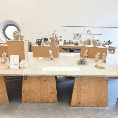 Bild vergr&ouml;&szlig;ern: 2025-09 Sek ASchweitzer Pr&auml;sentation Plastik (7)