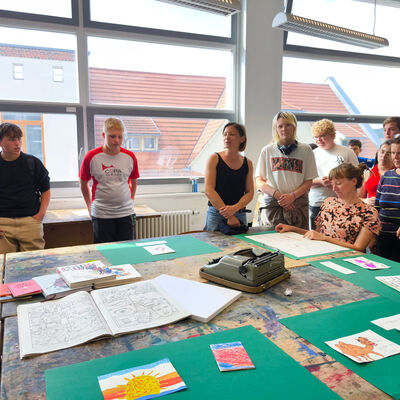 Bild vergr&ouml;&szlig;ern: 2025-09 Sek ASchweitzer Pr&auml;sentation Illustration (1)