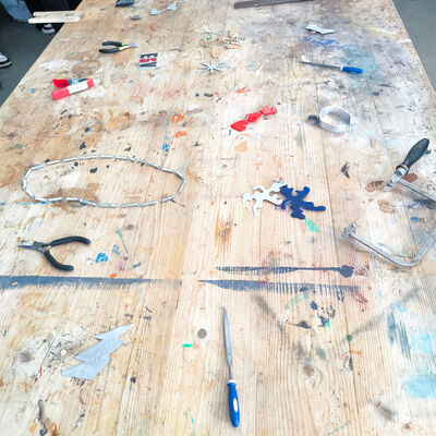 Bild vergr&ouml;&szlig;ern: 2025-09 Sek ASchweitzer Pr&auml;sentation Schmuck (1)