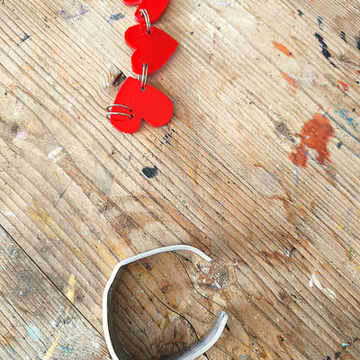 Bild vergr&ouml;&szlig;ern: 2025-09 Sek ASchweitzer Pr&auml;sentation Schmuck (8)