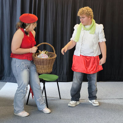 Bild vergr&ouml;&szlig;ern: 2025-09 Sek ASchweitzer Pr&auml;sentation Theater (2)