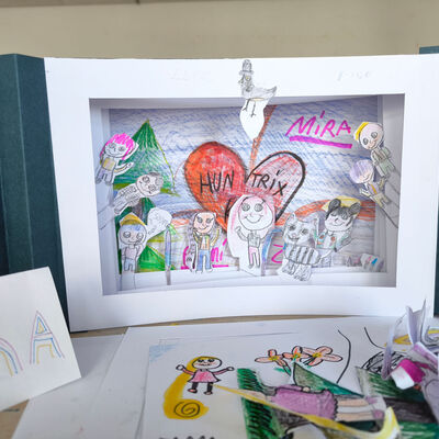 Bild vergr&ouml;&szlig;ern: 2025-11 GS Montessori Pr&auml;sentation Tunnelbuch (1)