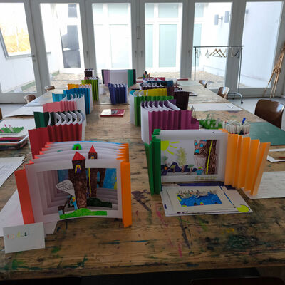 Bild vergr&ouml;&szlig;ern: 2025-11 GS Montessori Pr&auml;sentation Tunnelbuch (19)