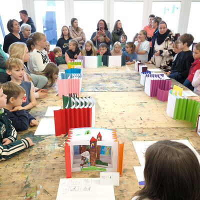 Bild vergr&ouml;&szlig;ern: 2025-11 GS Montessori Pr&auml;sentation Tunnelbuch (24)