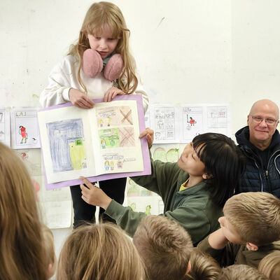 Bild vergr&ouml;&szlig;ern: 2025-11 GS Montessori Pr&auml;sentation Illustration (14)