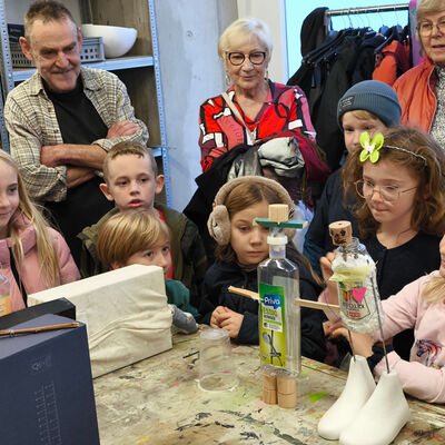 Bild vergr&ouml;&szlig;ern: 2025-11 GS Montessori Pr&auml;sentation Musik&Schrott (2)