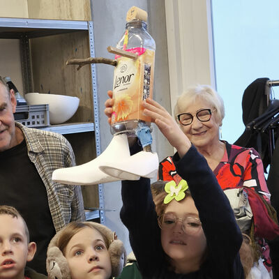 Bild vergr&ouml;&szlig;ern: 2025-11 GS Montessori Pr&auml;sentation Musik&Schrott (4)