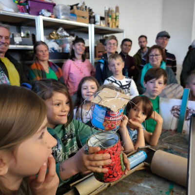 Bild vergr&ouml;&szlig;ern: 2025-11 GS Montessori Pr&auml;sentation Musik&Schrott (19)