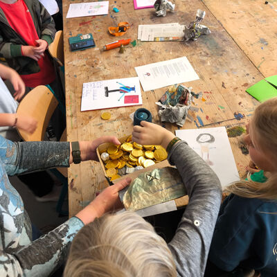 Bild vergr&ouml;&szlig;ern: 2025-11 GS Montessori Pr&auml;sentation Musik&Schrott (43)