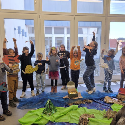 Bild vergr&ouml;&szlig;ern: 2025-11 GS Montessori Pr&auml;sentation Musik&Schrott (44)