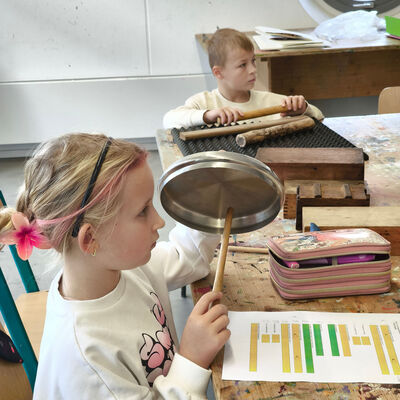 Bild vergr&ouml;&szlig;ern: 2025-11 GS Mehringen Musik und Schrott (7)