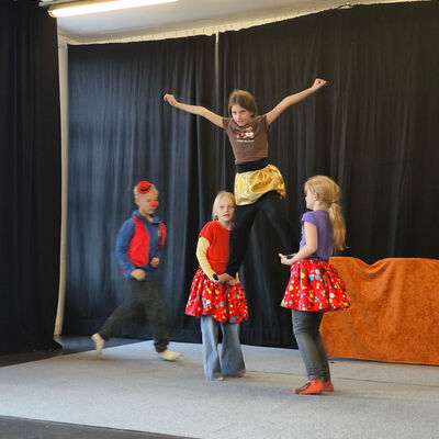 Bild vergr&ouml;&szlig;ern: 2025-11 GS Mehringen Theater (7)