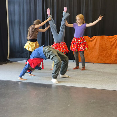 Bild vergr&ouml;&szlig;ern: 2025-11 GS Mehringen Theater (9)