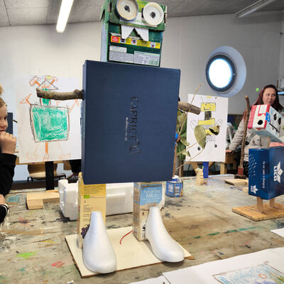 Bild vergr&ouml;&szlig;ern: 2025-11 GS Mehringen Pr&auml;sentation Plastik&Musik (4)