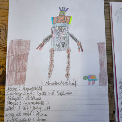 Bild vergr&ouml;&szlig;ern: 2025-11 GS Mehringen Pr&auml;sentation Plastik&Musik (11)