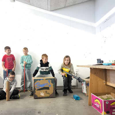 Bild vergr&ouml;&szlig;ern: 2025-11 GS Mehringen Pr&auml;sentation Plastik&Musik (18)