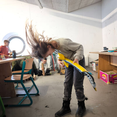 Bild vergr&ouml;&szlig;ern: 2025-11 GS Mehringen Pr&auml;sentation Plastik&Musik (19)