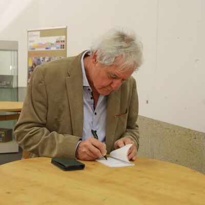 Bild vergr&ouml;&szlig;ern: 2025-11 Buchpremiere 9 POV (23)