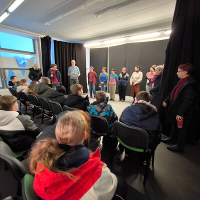 Bild vergr&ouml;&szlig;ern: 2026-01 Sek Burgschule Begr&uuml;&szlig;ung am Montag (2)