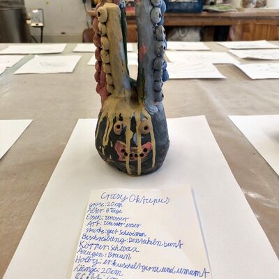Bild vergr&ouml;&szlig;ern: 2026-01 Sek Burgschule Pr&auml;sentation Keramik (10)