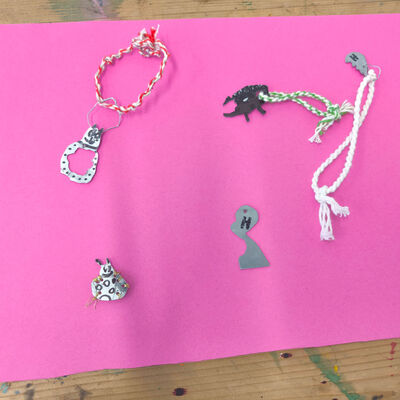 Bild vergr&ouml;&szlig;ern: 2026-01 Sek Burgschule Pr&auml;sentation Schmuck (6)