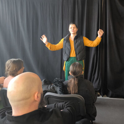 Bild vergr&ouml;&szlig;ern: 2026-01 Sek Burgschule Pr&auml;sentation Tanz (6)