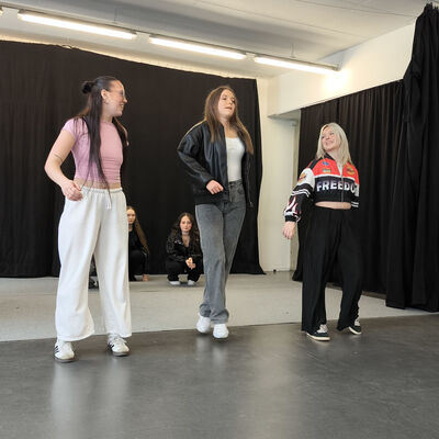 Bild vergr&ouml;&szlig;ern: 2026-01 BBS Wema Pr&auml;sentation Tanz (5)