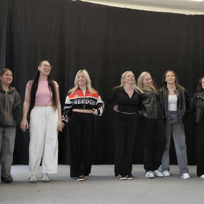 Bild vergr&ouml;&szlig;ern: 2026-01 BBS Wema Pr&auml;sentation Tanz (8)