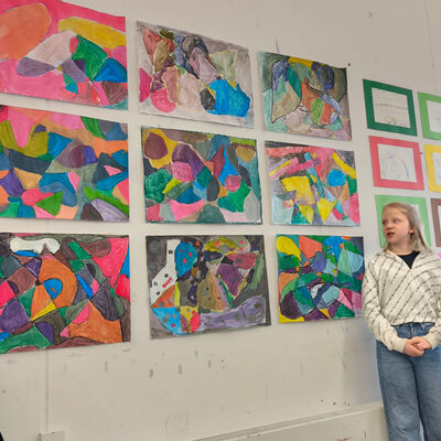 Bild vergr&ouml;&szlig;ern: 2026-02 GS Pfeilergraben Pr&auml;sentation Malerei2 (2)