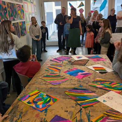 Bild vergr&ouml;&szlig;ern: 2026-02 GS Pfeilergraben Pr&auml;sentation Malerei2 (5)