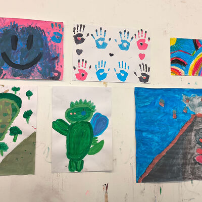 Bild vergr&ouml;&szlig;ern: 2026-02 GS Pfeilergraben Pr&auml;sentation Malerei2 (13)