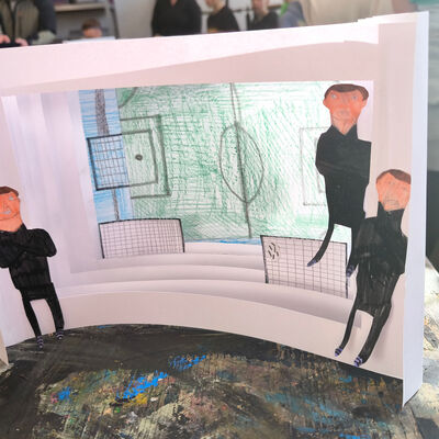 Bild vergr&ouml;&szlig;ern: 2025-02 GS Pfeilergraben Pr&auml;sentation Buch (7)