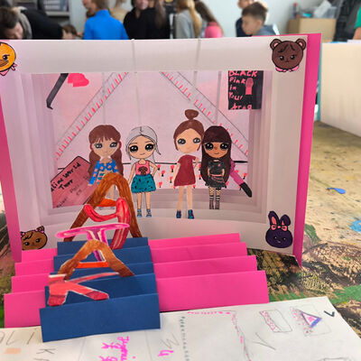 Bild vergr&ouml;&szlig;ern: 2025-02 GS Pfeilergraben Pr&auml;sentation Buch (9)