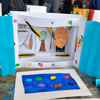 Bild vergr&ouml;&szlig;ern: 2025-02 GS Pfeilergraben Pr&auml;sentation Buch (10)