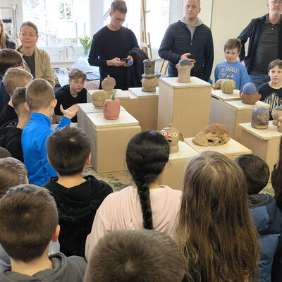 Bild vergr&ouml;&szlig;ern: 2026-02 GS Pfeilergraben Pr&auml;sentation Keramik (2)