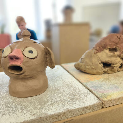 Bild vergr&ouml;&szlig;ern: 2026-02 GS Pfeilergraben Pr&auml;sentation Keramik (14)